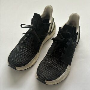 Adidas Ultraboost 4.0 Oreo Used Running Sneakers